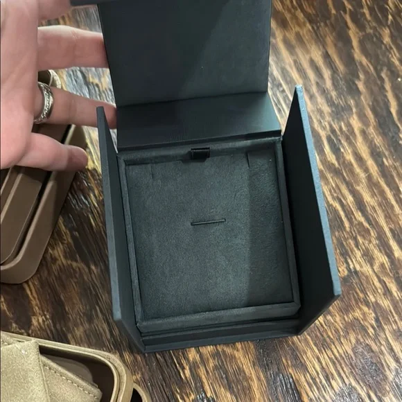 David Yurman Luxury Packaging Collection in Cream and Black - Picture 4 of 6